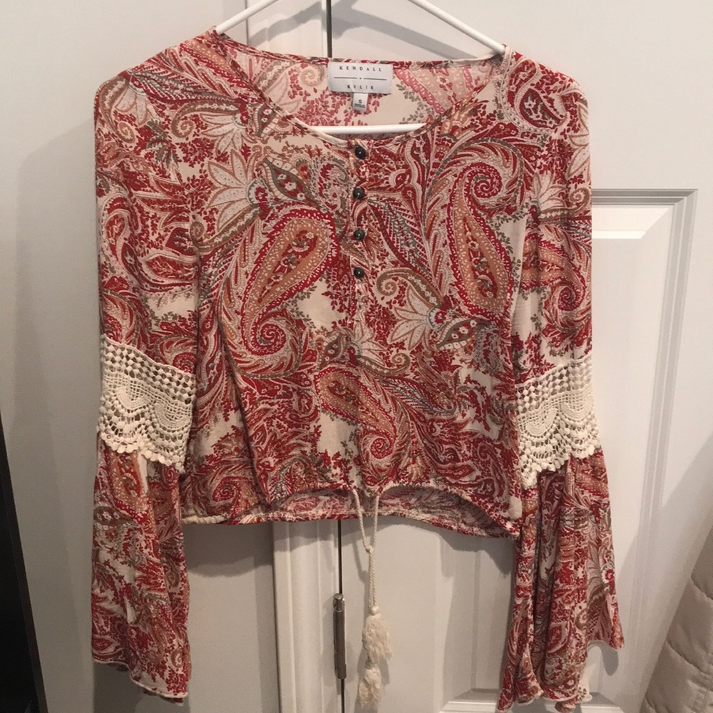 2 tops, Glamorous with choker & Kendall and Kylie